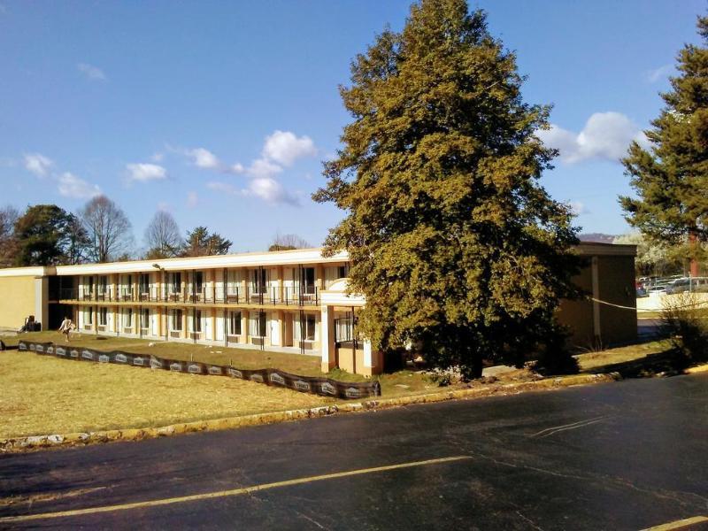 Super 8 By Wyndham Asheville Airport Fletcher Exterior foto