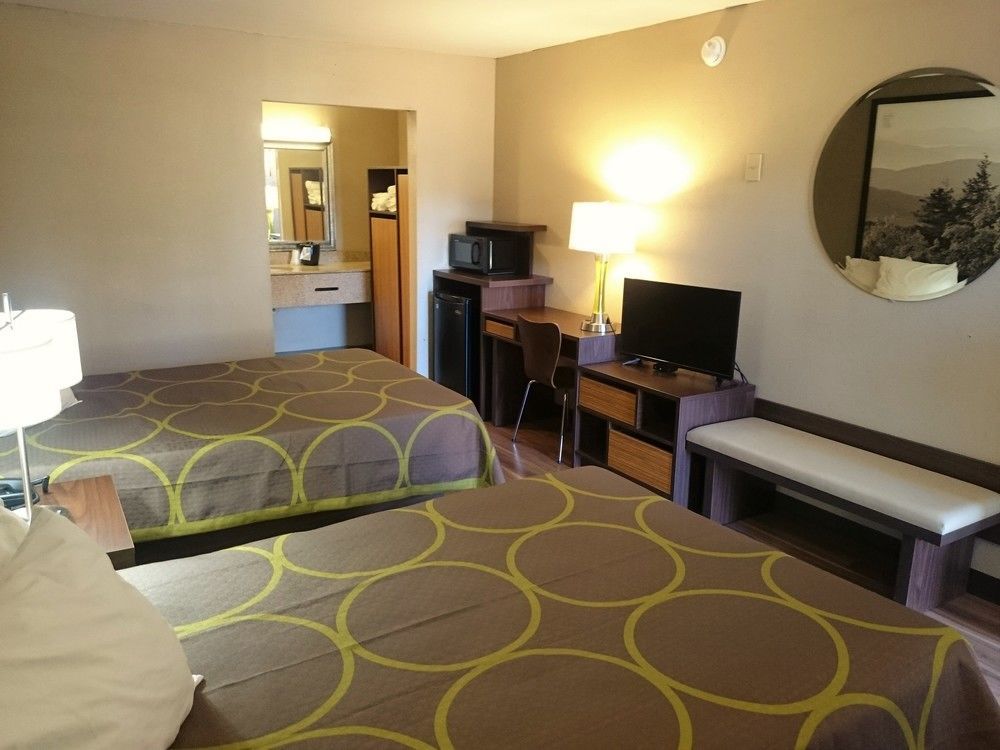 Super 8 By Wyndham Asheville Airport Fletcher Exterior foto