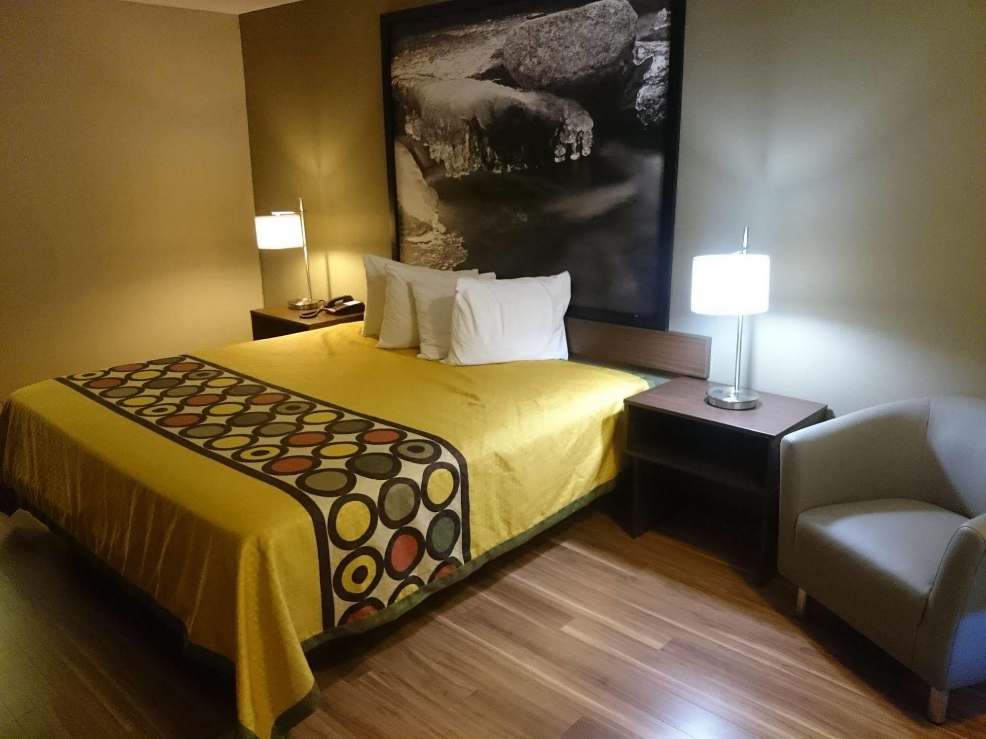 Super 8 By Wyndham Asheville Airport Fletcher Exterior foto