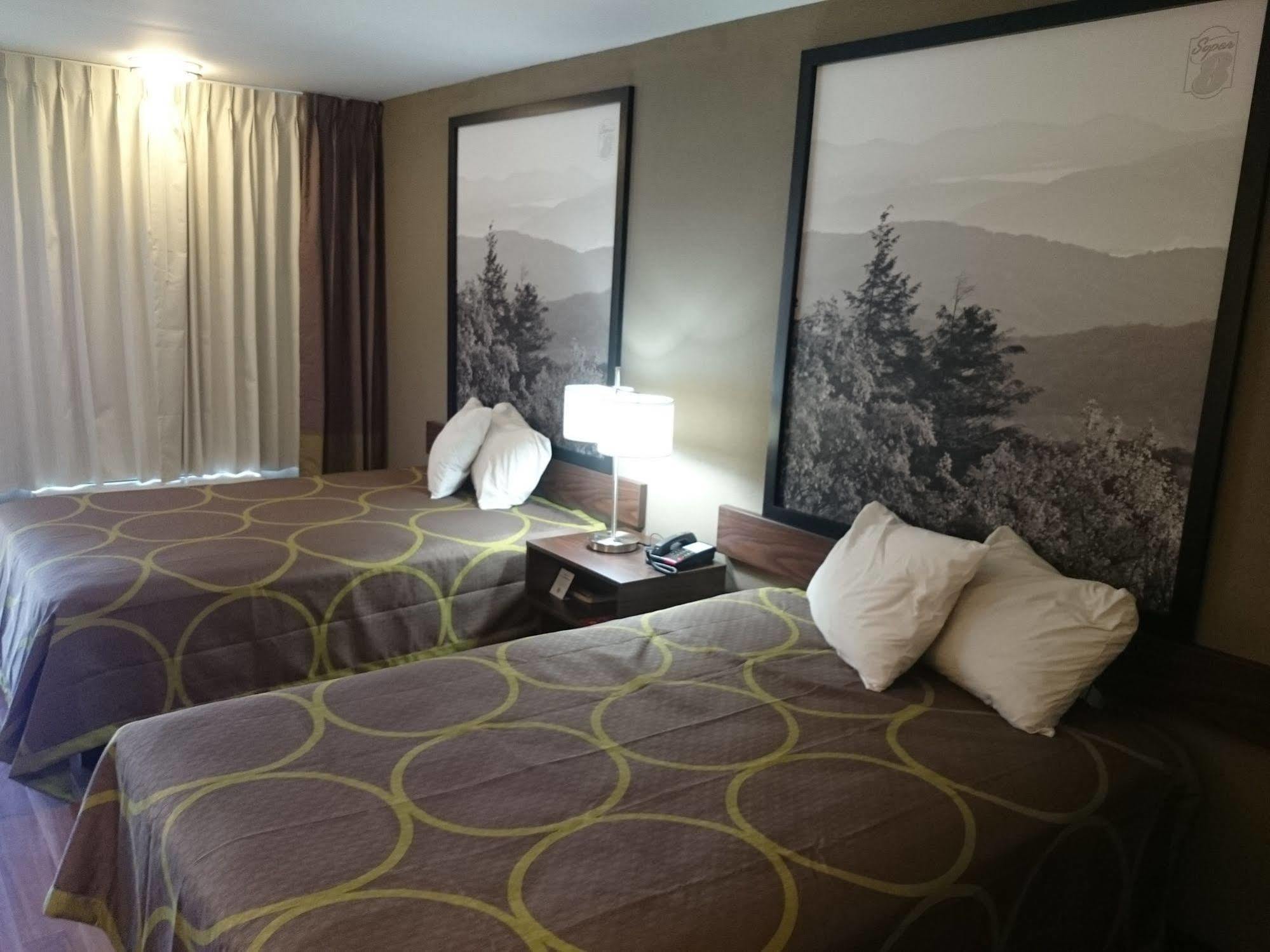 Super 8 By Wyndham Asheville Airport Fletcher Exterior foto